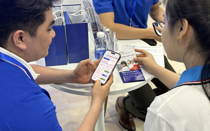 Tiết kiệm chi tiêu từ app chăm sóc khách hàng tiện ích của ngành điện