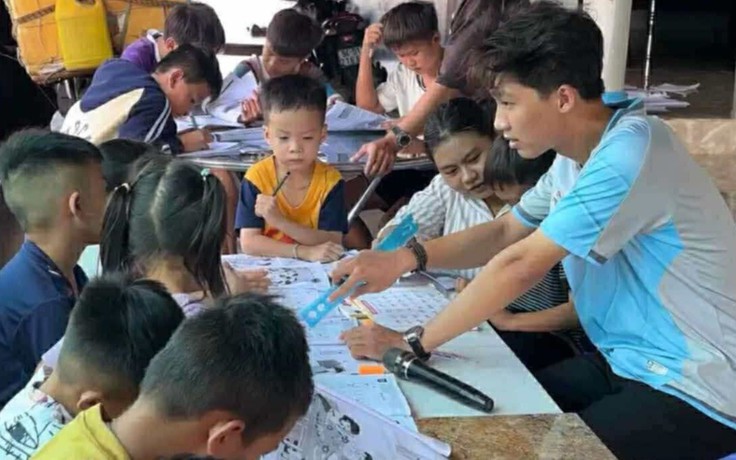 Chàng trai gen Z cùng hành trình gieo nắng sưởi ấm cho đời
