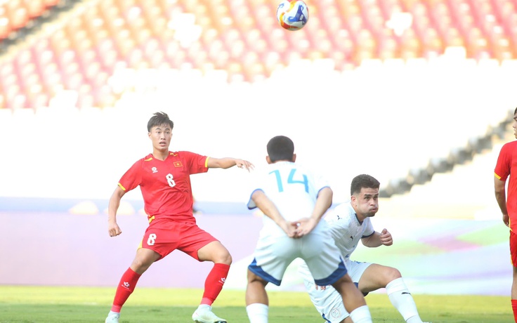 Văn Trường thừa nhận U.23 Việt Nam thiếu cây săn bàn thực thụ, thầy Kim có hành động đặc biệt