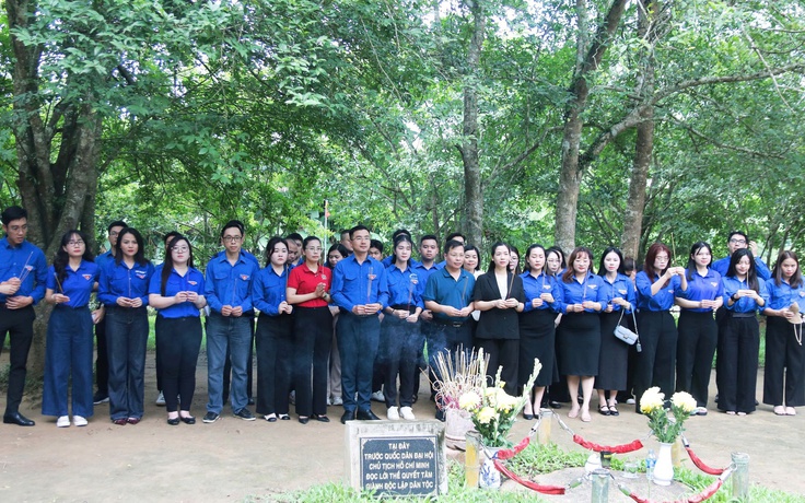 Đoàn Thanh niên Mặt trận Tổ quốc, các đoàn thể T.Ư hành trình về nguồn