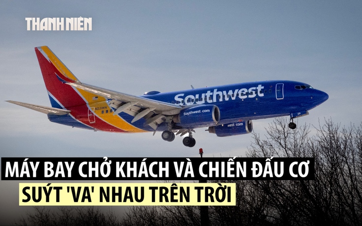 Máy bay chúi mũi tránh chiến đấu cơ, hành khách văng lên trần 