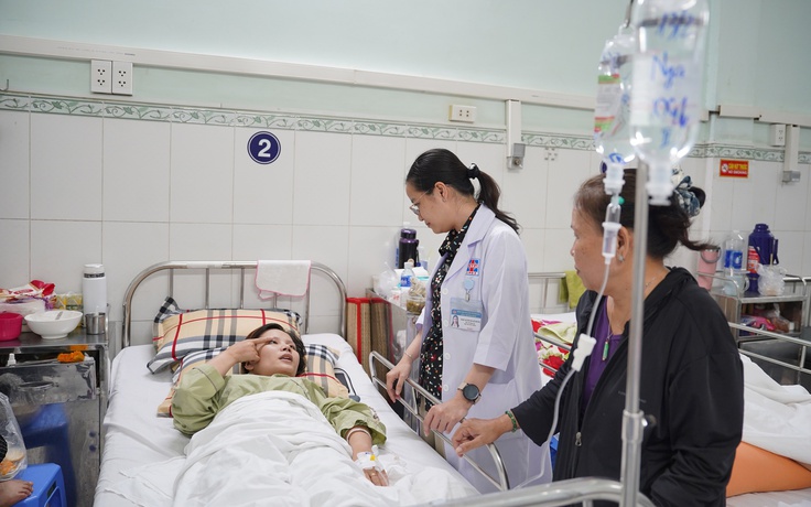 Bạn đọc Báo Thanh Niên hỗ trợ cô gái liệt tay chân, 
mờ mắt gần 160 triệu đồng