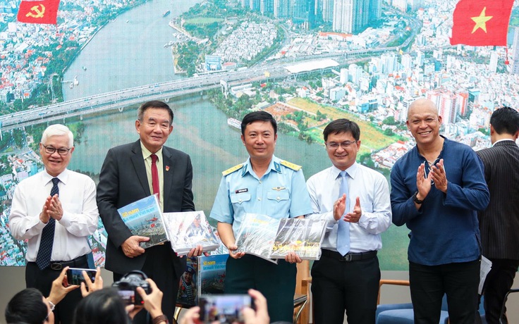 Triển lãm sách ảnh 50 năm sức mạnh Việt Nam và Thành phố hòa bình - Thành phố của chúng ta