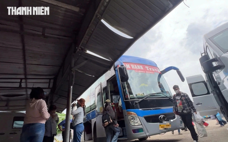 Tước phù hiệu nhiều xe khách chạy sai hành trình vào trung tâm TP.HCM