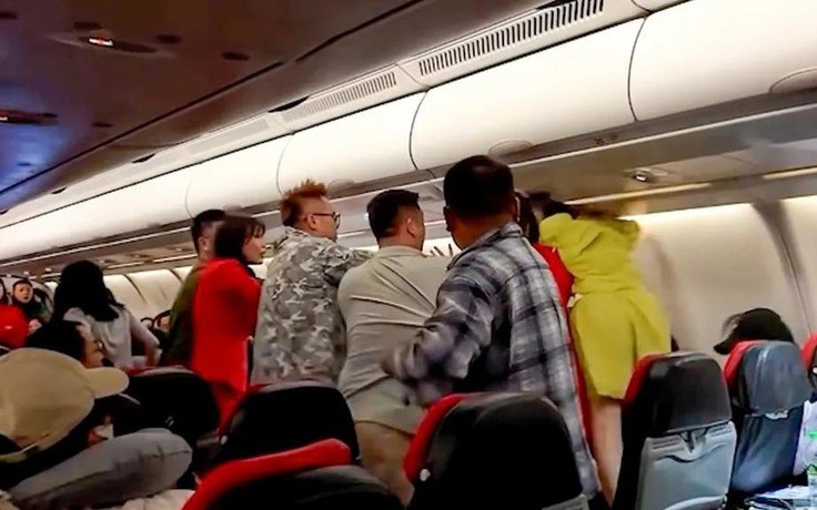 Nhóm hành khách Trung Quốc đánh nhau hỗn loạn trên máy bay
