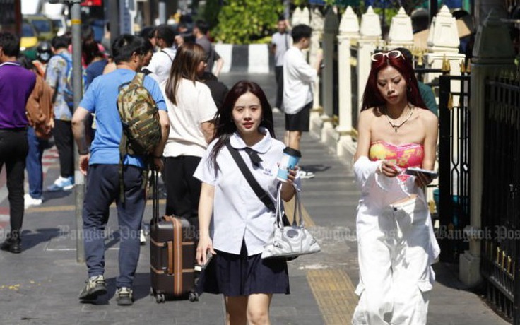Xả súng chết người ở Bangkok phủ bóng đen lên du lịch Thái Lan