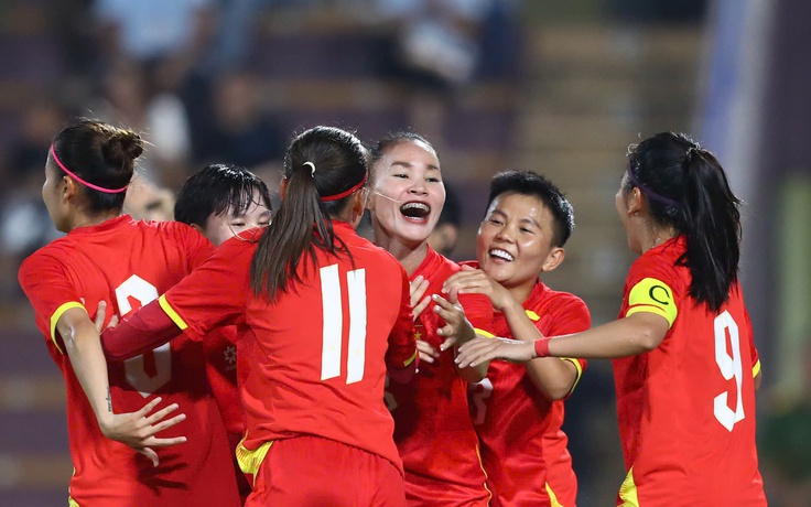 Bóng đá nữ Việt Nam tự lực cánh sinh giữa cơn bão cầu thủ nhập tịch