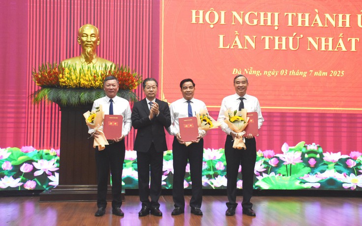 Đà Nẵng: 3 chủ tịch cùng lúc nhận quyết định nghỉ hưu trước tuổi