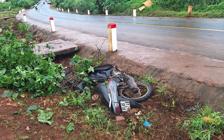 Hai cô gái tử vong thương tâm bên vệ đường tại Gia Lai