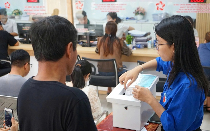Áo xanh tận tụy trong lòng dân