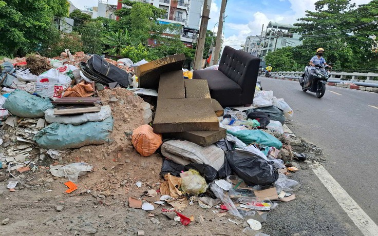 Nên xử phạt thật nghiêm nạn đổ trộm rác, xà bần