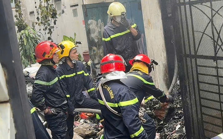 TP.HCM: Cháy nhà lúc 4 giờ sáng, 2 chị em gái được cứu kịp thời