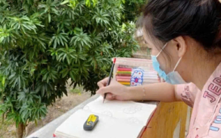 Có những người trẻ vẫn thường xuyên viết thư tay cho nhau