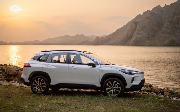 Phản ứng bất ngờ của khách hàng trẻ sau hơn 4 năm sử dụng Toyota Hybrid
