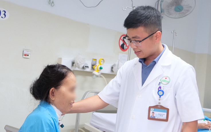 Ung thư tuyến giáp xâm lấn buộc phải cắt bỏ đoạn khí quản dài 3 vòng sụn