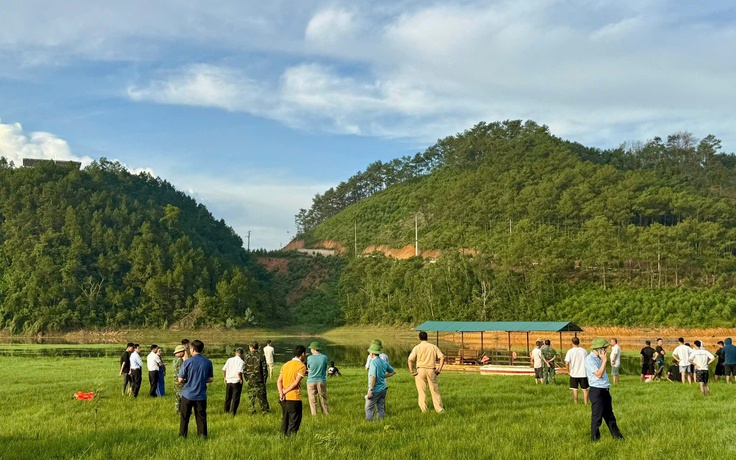 Quảng Ninh: Vợ chồng trẻ tử vong do ô tô bị ngập nước