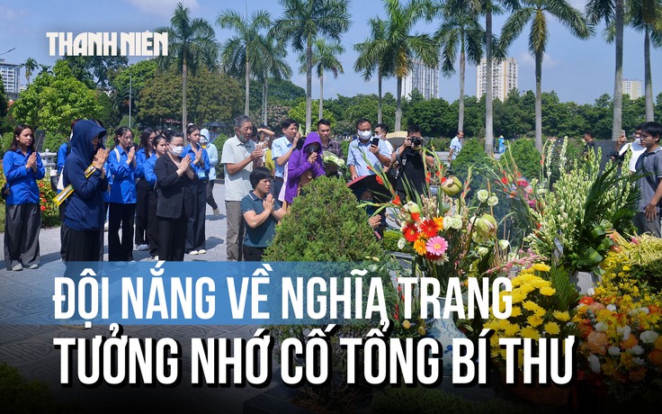 Tưởng nhớ cố Tổng Bí thư Nguyễn Phú Trọng, đội nắng về nghĩa trang Mai Dịch
