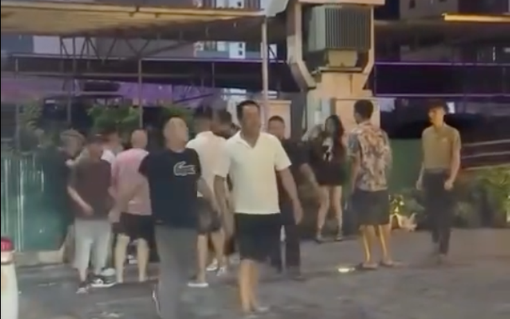 Quảng Ninh: Khởi tố vụ 3 cô gái bị hành hung trước cửa quán karaoke