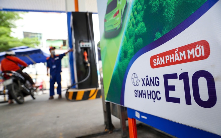 Ngày đầu bán xăng E10: Khách mua còn dè dặt