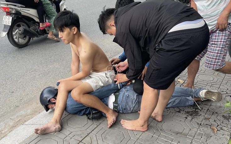 TP.HCM: Bắt nhanh nghi phạm cướp giật trang sức của tiệm vàng ở phường Đông Hòa