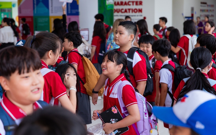 TP.HCM: Học sinh trường ngoài công lập háo hức tựu trường năm học mới