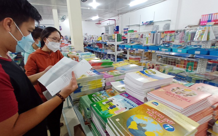 Sửa chương trình nhưng chưa sửa sách giáo khoa