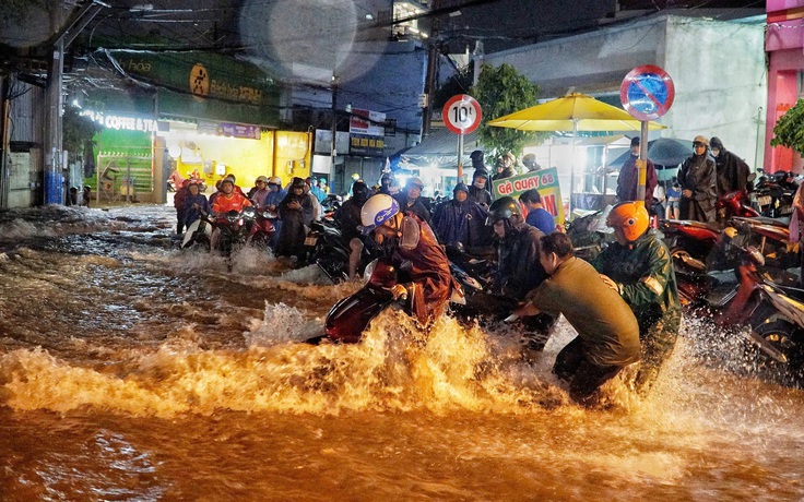 Vì sao nhiều nơi mưa lớn, biển động mạnh?