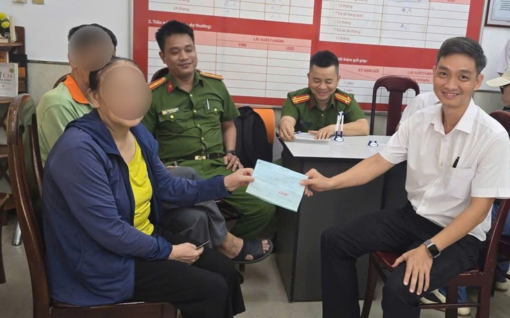 Người phụ nữ run rẩy ở quầy giao dịch ngân hàng, lộ vụ lừa đảo tinh vi
