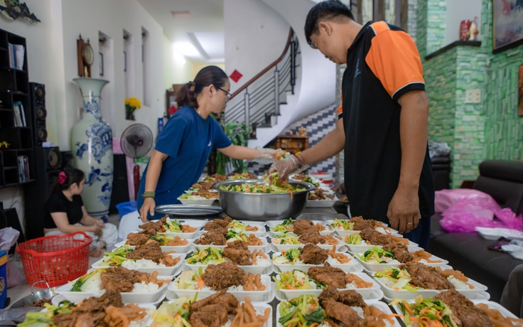 Bếp cơm thiện nguyện của ‘hoa hậu bào’ tặng nghìn suất cho bệnh nhân ung thư
