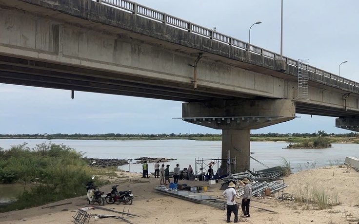 Một nam công nhân mất tích trên sông Ba