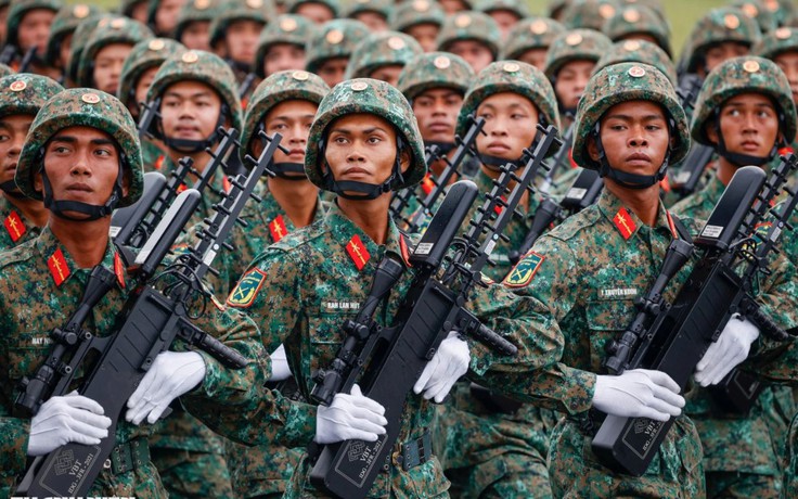 16.000 chiến sĩ hợp luyện diễu binh dưới trời mưa tầm tã