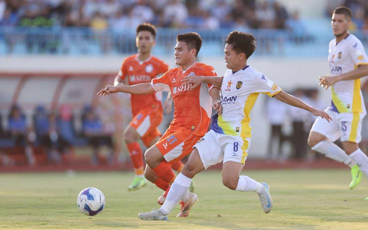 Cuộc đua tránh xuống hạng cực nóng ngay đầu mùa: HAGL 'khó thở', cựu vương V-League lao đao?