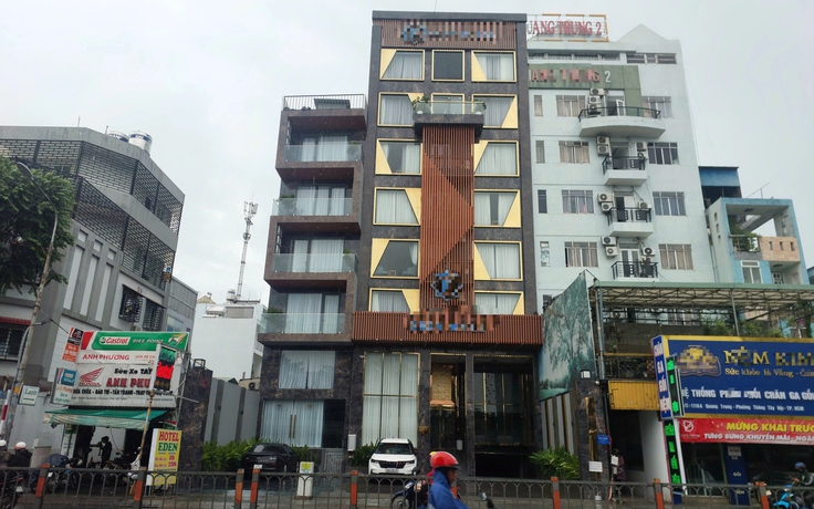 Nghi ghen tuông, bạn gái cắt cổ người yêu trong khách sạn ở Thông Tây Hội 