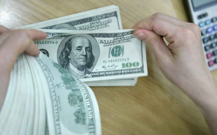 Giá USD căng như dây đàn