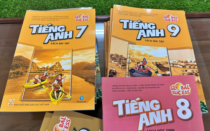 Vụ nghi sách giả ở Hà Nội: 2 trường phát hiện 204 quyển sách bất thường