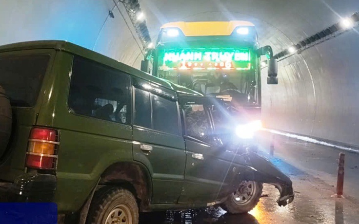 2 ô tô va chạm trong hầm Đèo Ngang, 2 người tử vong