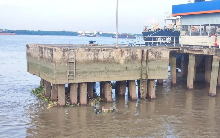 TP.HCM: Đang đi tuần tra phát hiện thi thể người trôi sông Nhà Bè