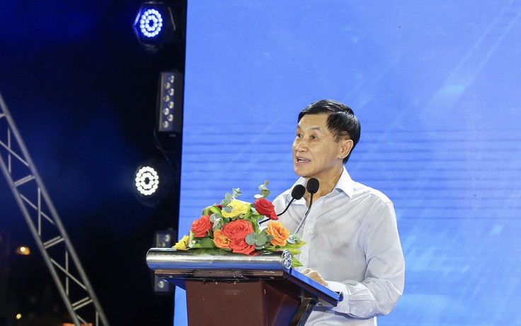 Ông Johnathan Hạnh Nguyễn đồng hành cùng 1.050 học sinh khó khăn tỉnh Khánh Hòa
