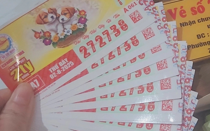 Trúng 14 tờ xổ số miền Nam ngày 2 tháng 8, khách TP.HCM đi đổi thưởng ngay