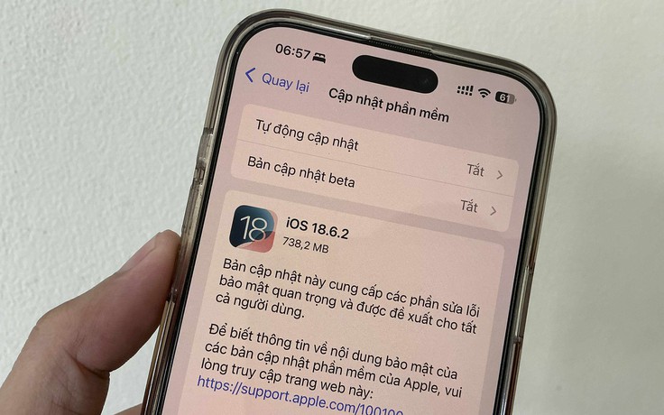 Apple bất ngờ phát hành iOS 18.6.2