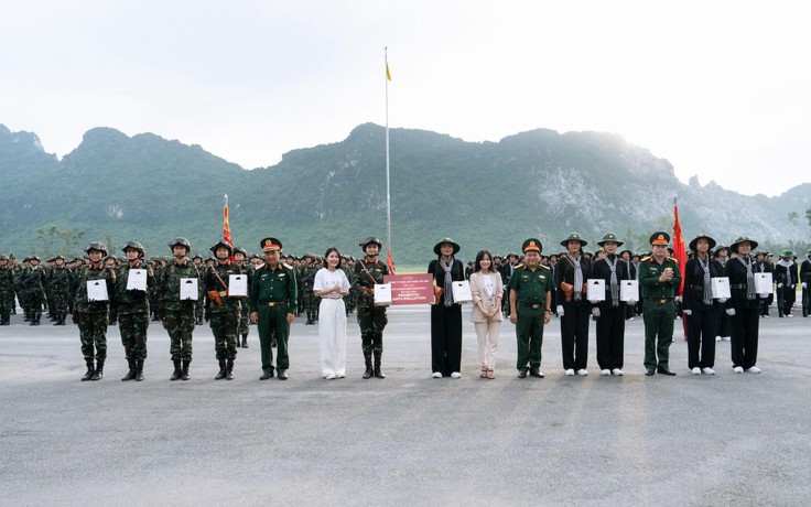 Zakka Naturals trao tặng 500 phần quà gel rửa mặt Probiotic cho 2 khối diễu binh A80