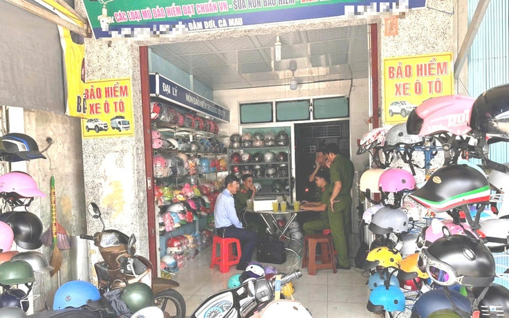 Phát hiện hộ kinh doanh bán mũ bảo hiểm nghi hàng giả mạo nhãn hiệu Nón Sơn