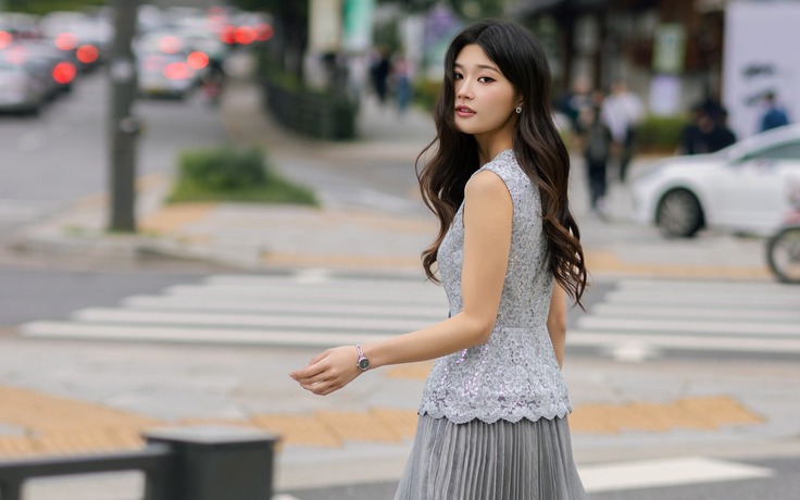 Diện đồ tone sur tone nàng công sở khoe dáng thời thượng, sành điệu