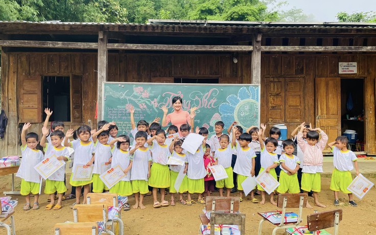 Cô giáo trẻ gieo chữ trên đỉnh Ngọc Linh