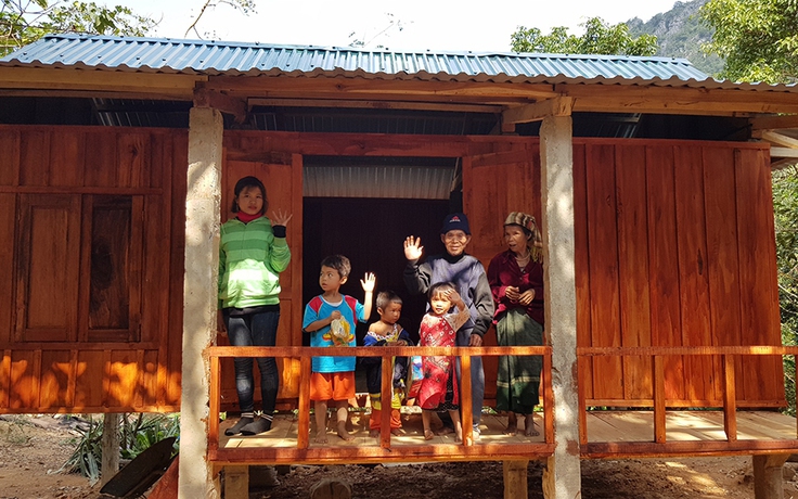 Chung dòng máu Lạc Hồng: 'Siêu thầu' xóa nhà tạm vùng cao