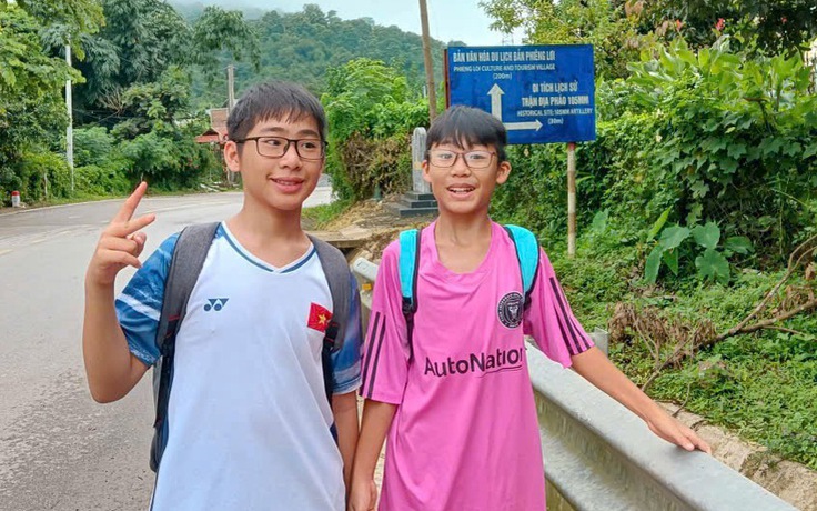 Cặp song sinh 13 tuổi đi bộ từ Điện Biên để đến Hà Nội xem diễu binh
