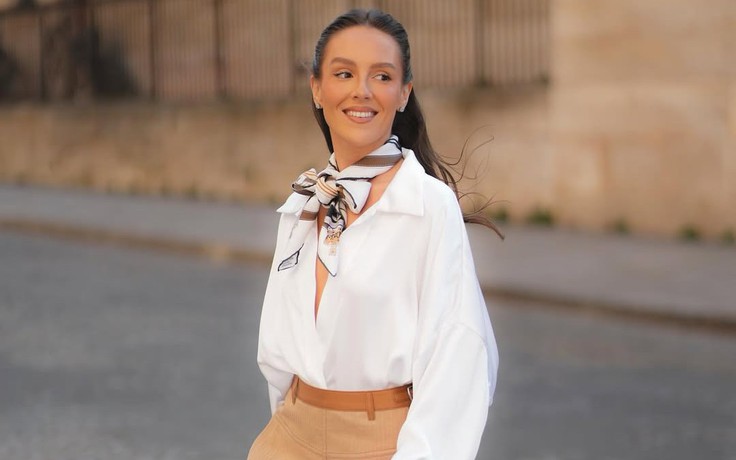 Chân váy màu be, món đồ được 'săn đón' ngày thu của dân công sở