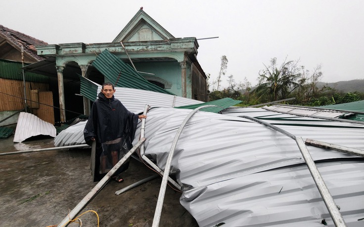 Làng biển ở Hà Tĩnh tan hoang sau bão số 5
