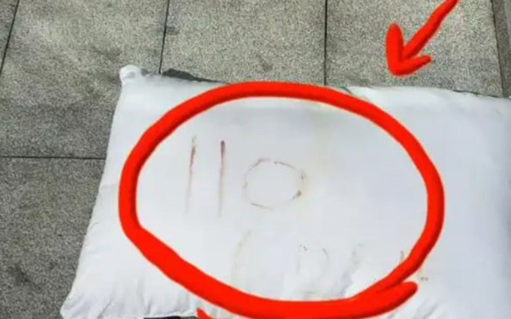 Huyết thư cầu cứu giúp giải thoát phụ nữ mắc kẹt trên tầng 25