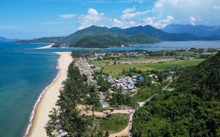 Những ngôi làng tuyệt đẹp ven biển: Làng bên biển Hàm Rồng hoang sơ